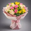 Миледи - 11 роз по цене 9 - букет разноцветных роз с декоративной зеленью
